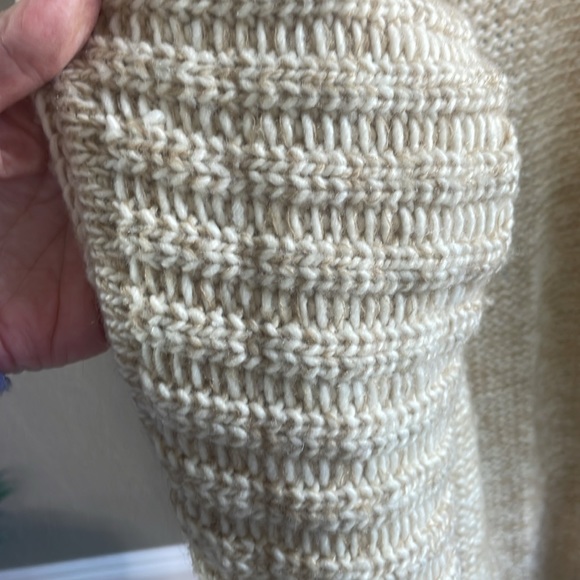 Express cream colored thick cable knit sweater size small - Picture 4 of 7